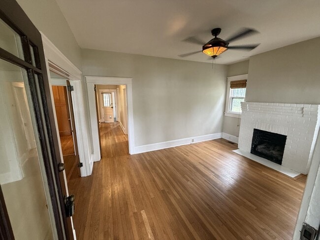 Building Photo - 2 Bedroom 1 Bathroom Home!