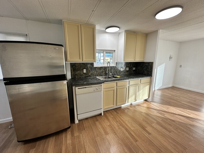 Building Photo - 44826 Orpington Ave