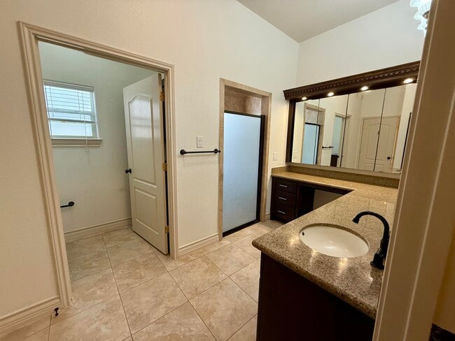 Building Photo - 10523 Bear Creek