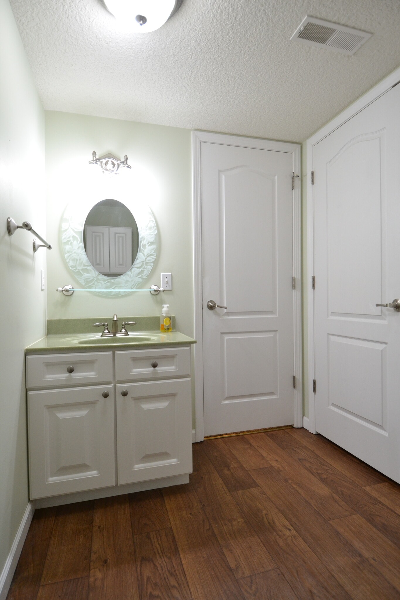 Building Photo - 1900 Salter Pl