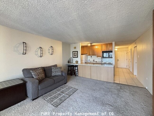 Building Photo - Large furnished studio apartment!