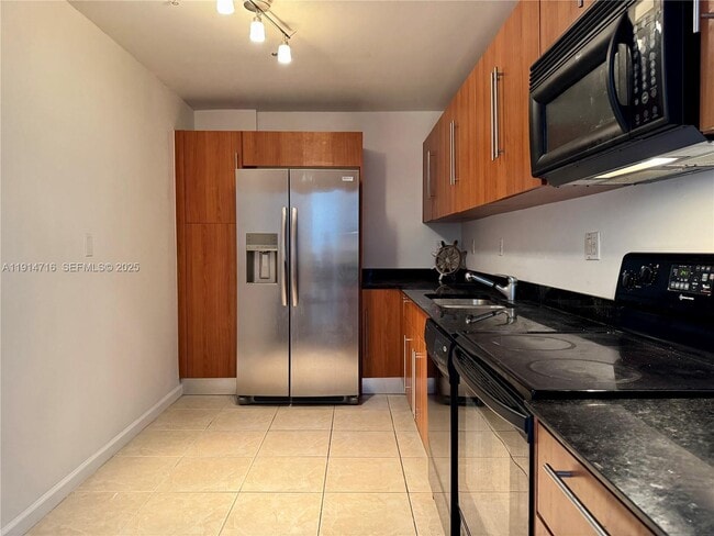 Building Photo - 3001 S Ocean Dr