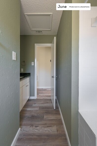 Building Photo - Room in Shared 2 bed/2 bath home