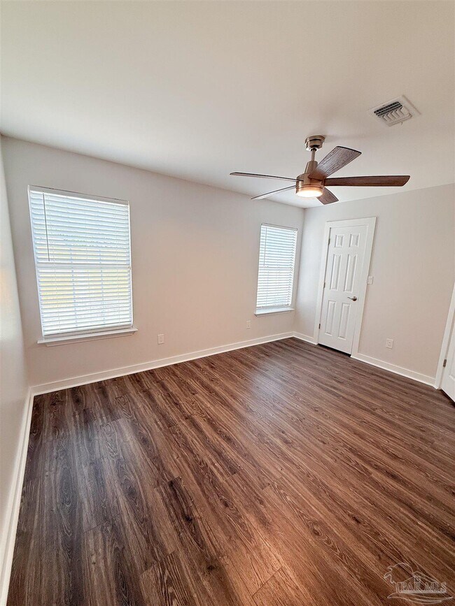 Building Photo - 161 Mirabelle Cir