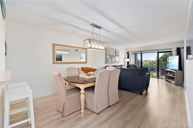 Building Photo - 10310 S Ocean Dr