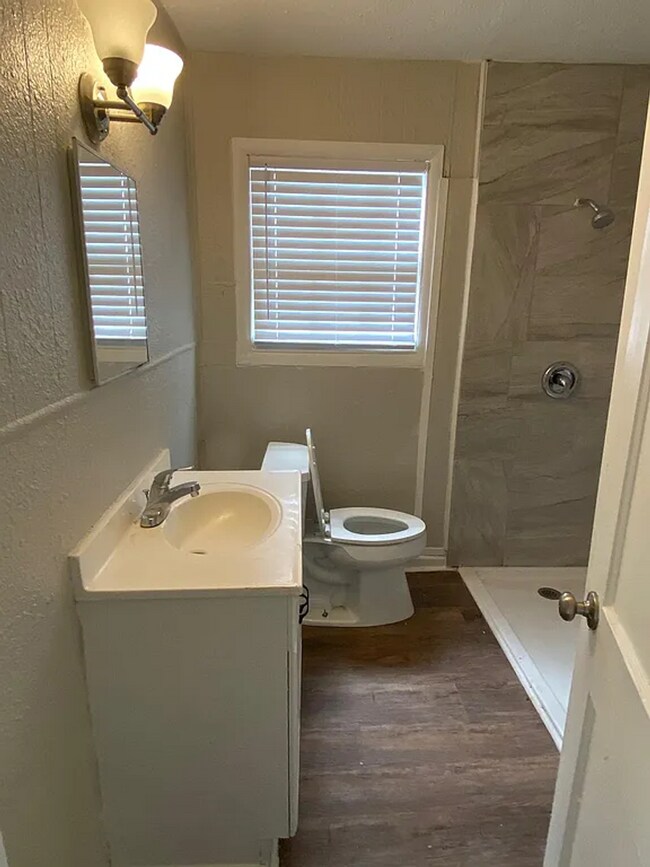 Building Photo - 3875 W Lynwood Dr