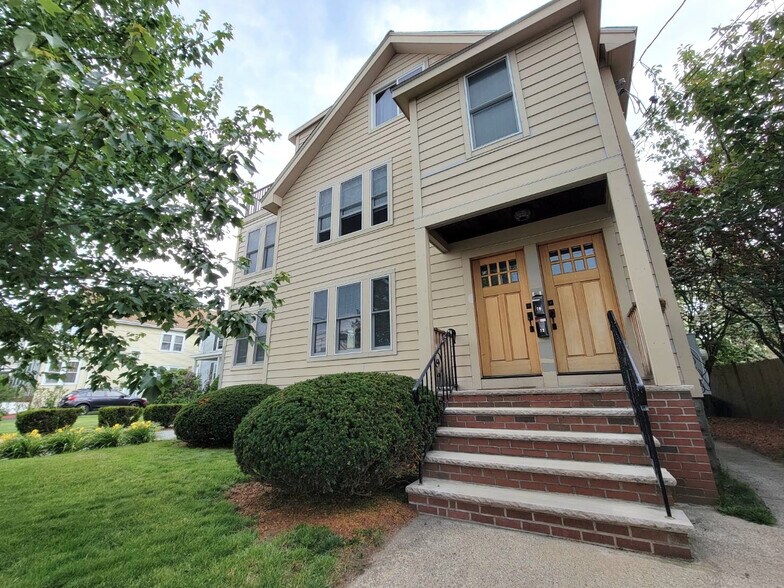 Building Photo - 70 Tufts St