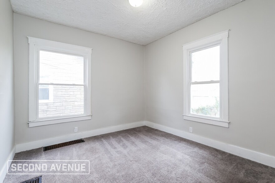 Building Photo - 635 S 43rd St