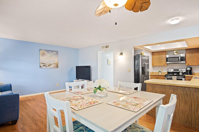 Building Photo - 715 S Ocean Dr