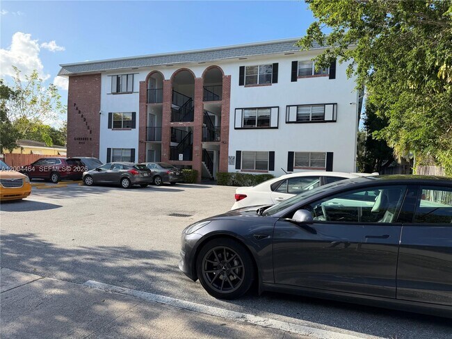 Building Photo - 2415 Lincoln St