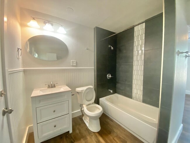 Building Photo - Pre- leasing now for 3/2 home near Maxey Park and Covenant Hospital