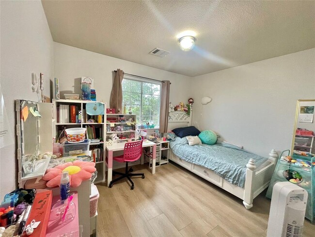 Building Photo - 10813 Dodge Cattle Dr