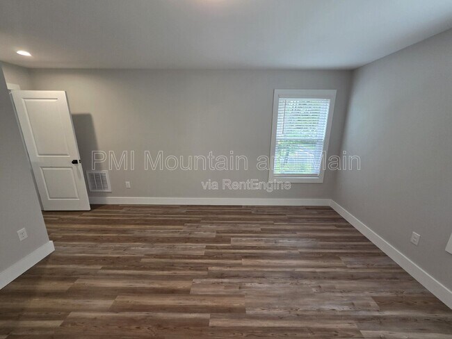 Building Photo - 339 Hazel Mill Rd