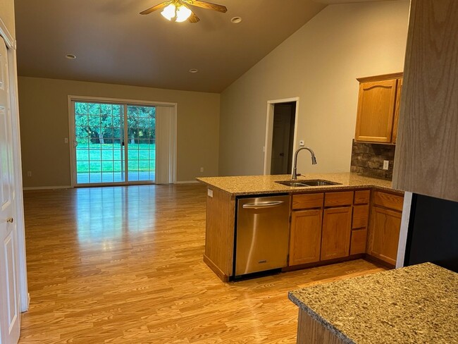 Building Photo - 2225 James Cir