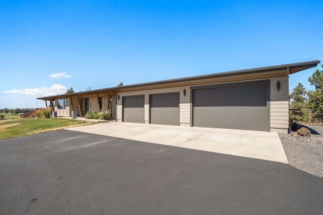 Building Photo - 64144 Pioneer Loop