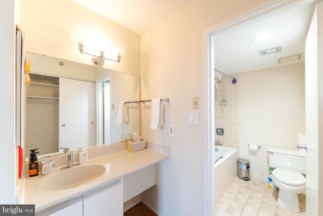 Building Photo - 1808 Old Meadow Rd