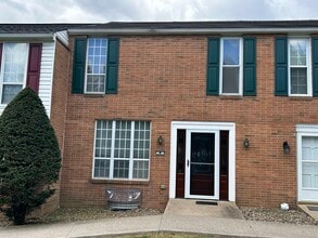 Building Photo - 4 Village Pointe Ln