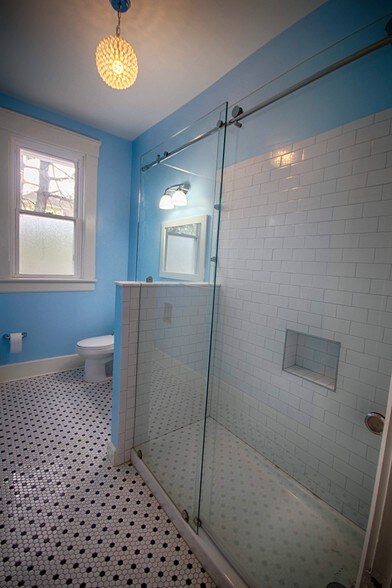 Building Photo - 2038 Bonnycastle Ave