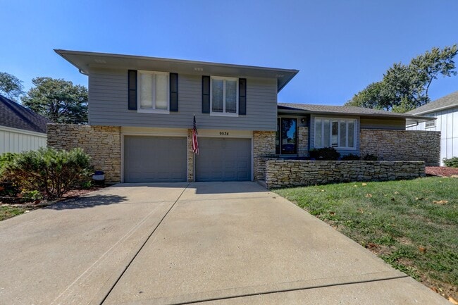 Building Photo - {9534} Updated Nall Hills Home + Two Car Garage + Finished Basement + 3 Full Baths!