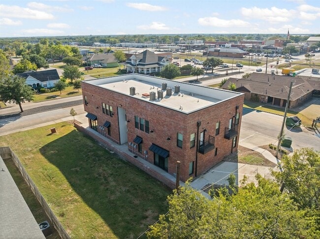 Building Photo - 201 E 5th St