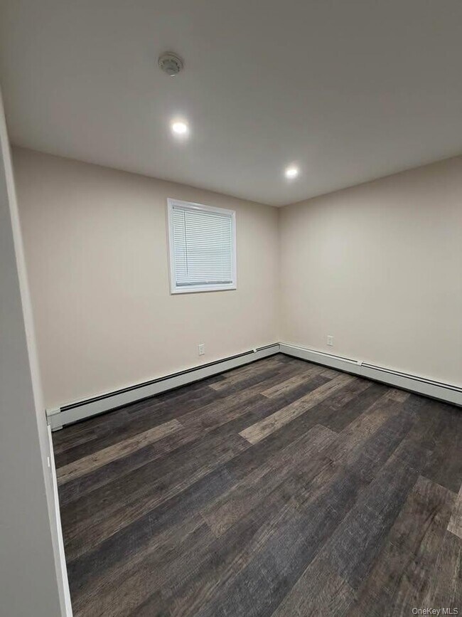 Building Photo - 16 Bellport St