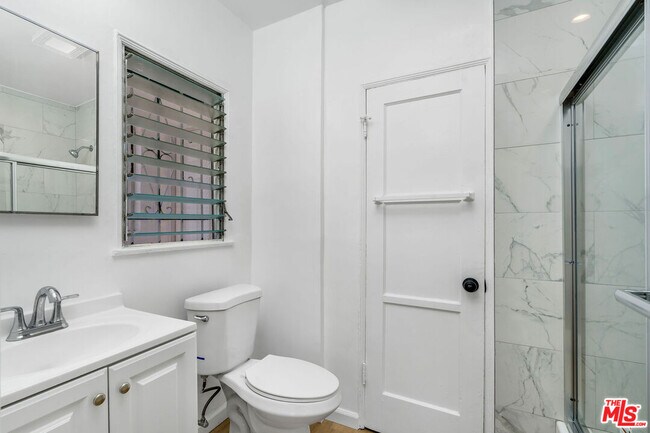 Building Photo - 9654 W Olympic Blvd