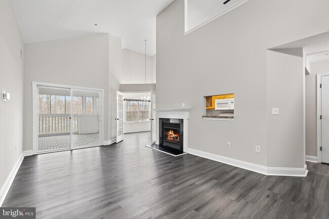 Building Photo - 6520 Lake Park Dr