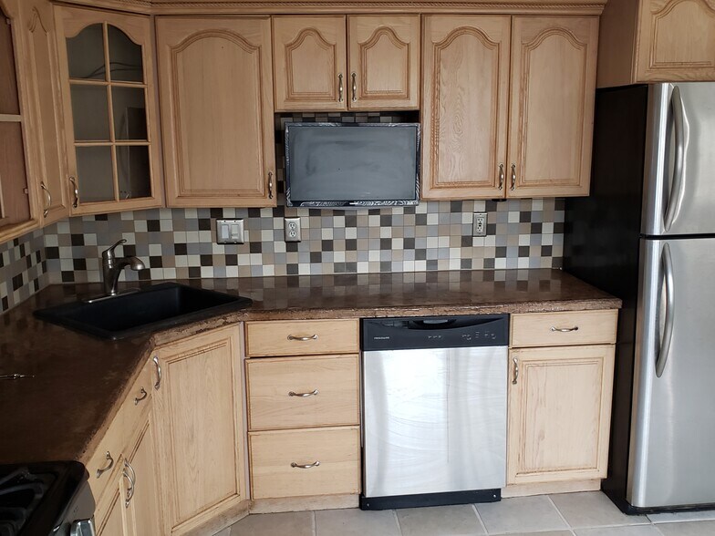 Building Photo - 208 N Penn St