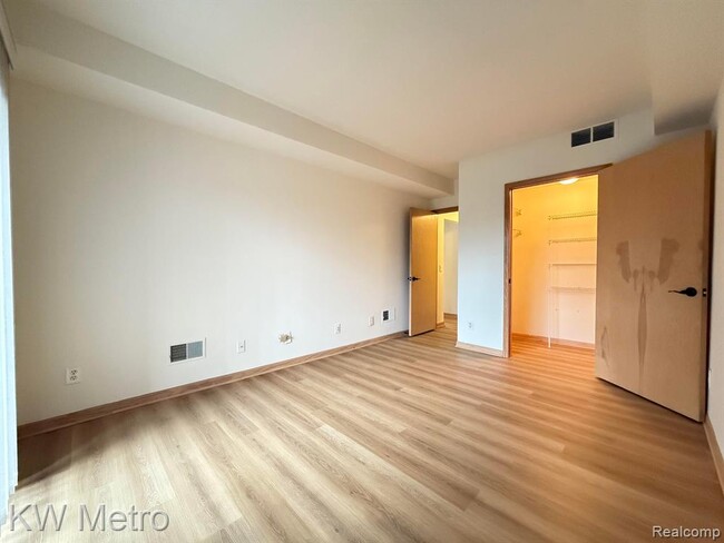 Building Photo - 969 GreenView Ct