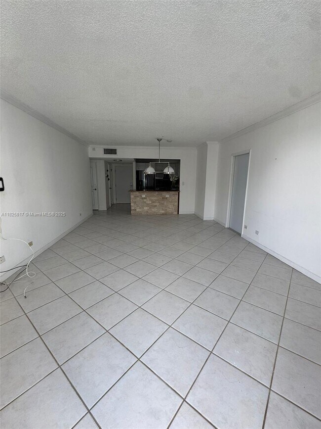 Building Photo - 2301 Collins Ave