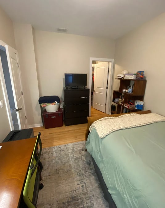 Building Photo - 2151 W Evergreen Ave