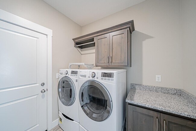 Building Photo - 2896 Blackwood