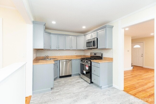 Building Photo - 78 Koyen St