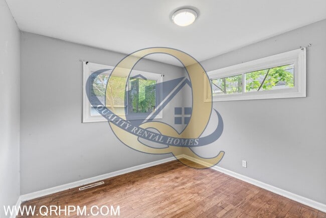 Building Photo - Available Now in Fenton!!!