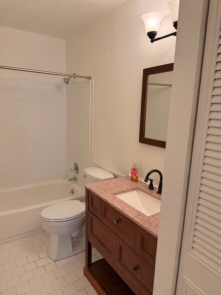 bathroom - 810 Bellevue Rd