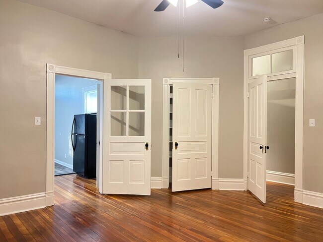 Building Photo - Extremely Spacious and Bright 2-Bedroom Apartment on Cherokee Street