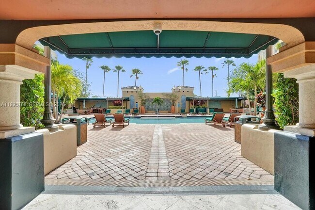 Building Photo - 520 SE 5 Ave