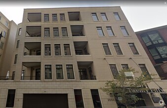 Building Photo - 2050 N Clark St