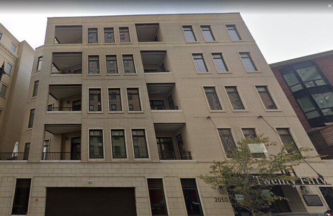 Primary Photo - 2050 N Clark St