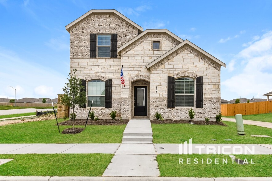 Building Photo - 2701 Brushy Lk Dr
