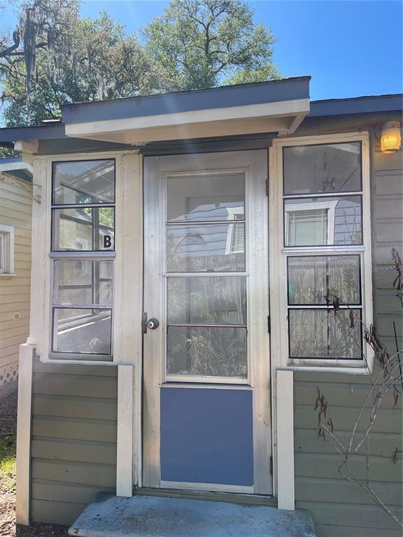 Building Photo - 309 W Comanche Ave