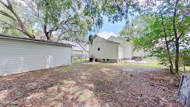 Building Photo - 1844 Thacker Ave