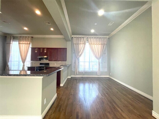 Building Photo - 3138 Pemberton Walk