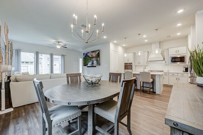 Building Photo - 21820 Enchanted Rock Dr N