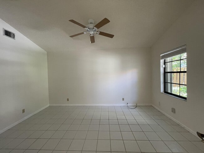 Building Photo - 2575 La Cristal Cir