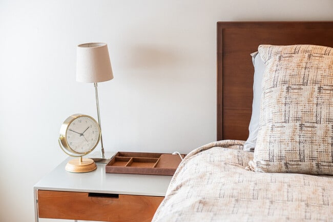 Building Photo - 99 W Circular St