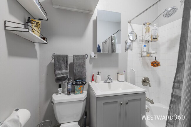 Building Photo - 3707 N Bosworth Ave