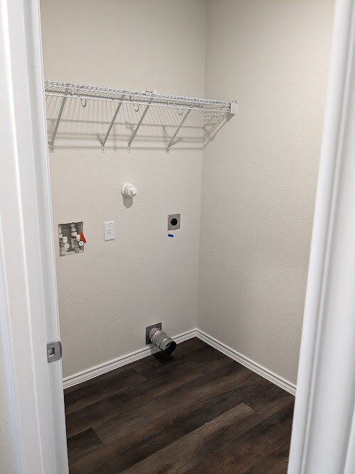 Washer dryer hookup - 6826 Turnpike