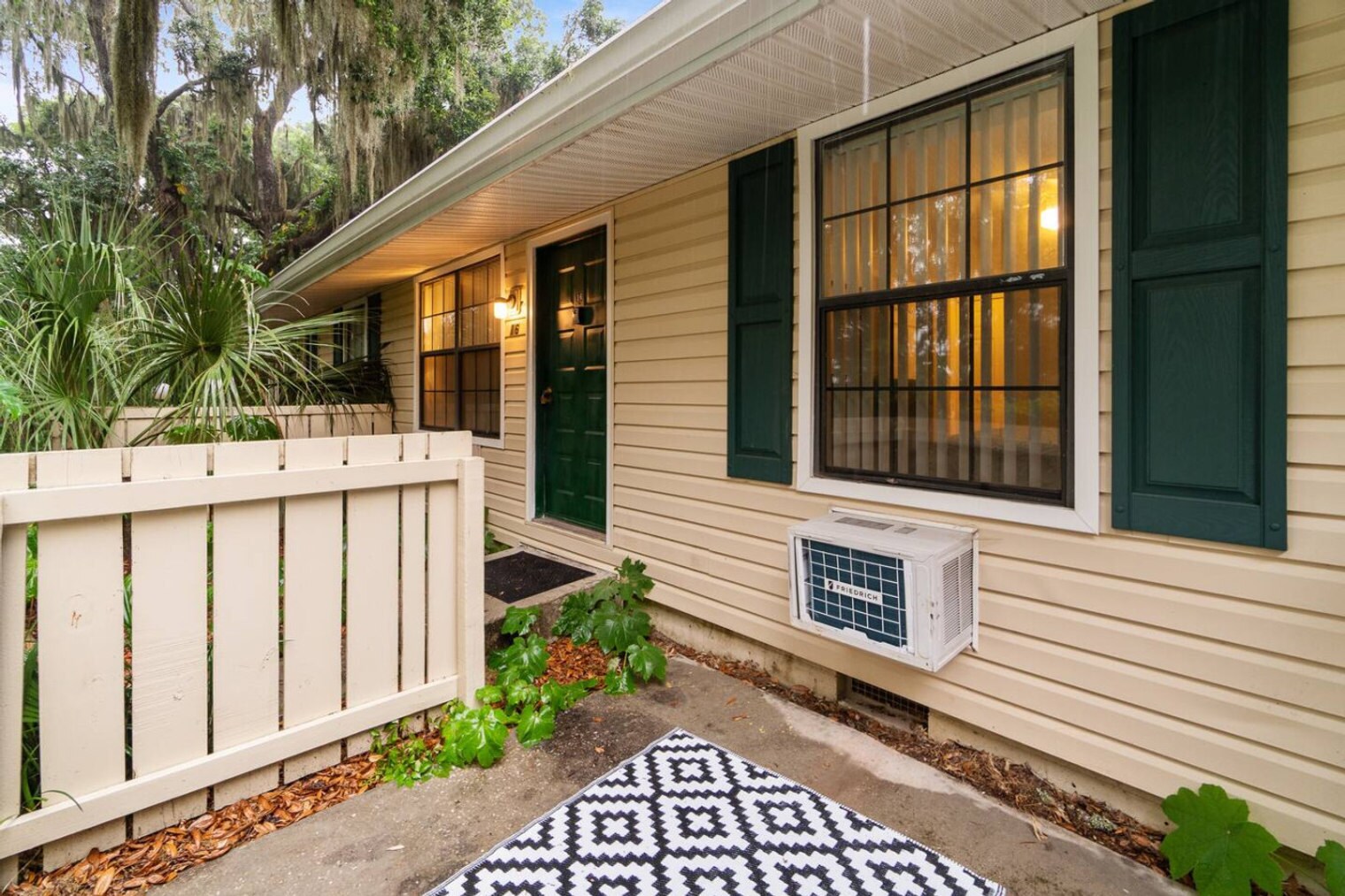 Building Photo - 2490 SW 14th Dr