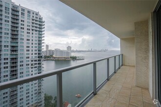 Building Photo - 1155 Brickell Bay Dr